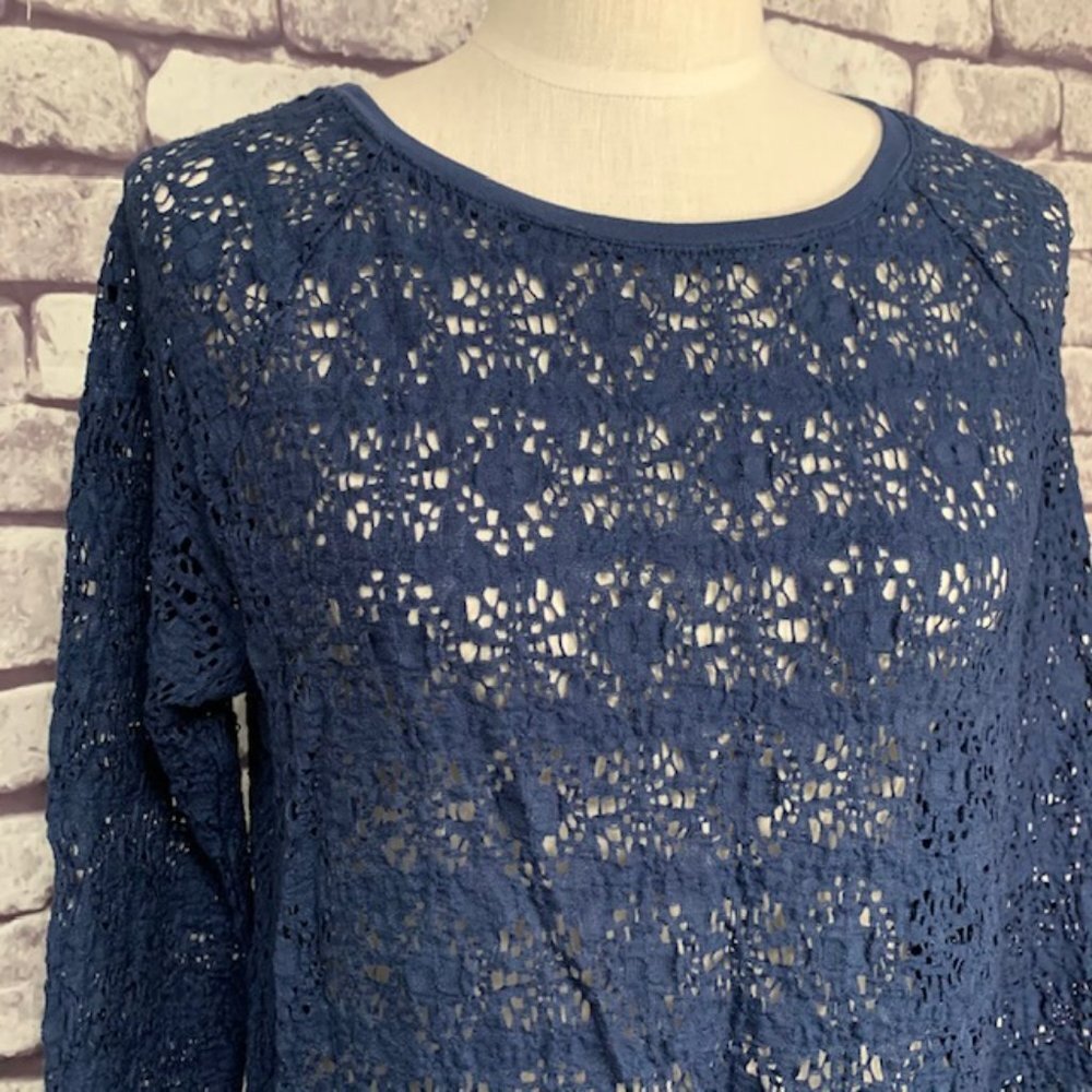 Chico's Size M Blue Sheer Lace Top - Picture 2 of 10